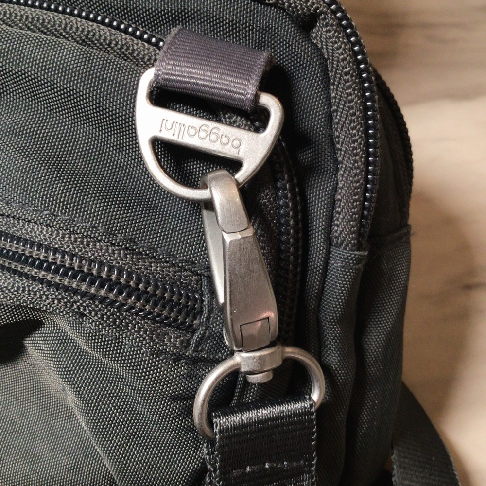 BAGGALLINI GRAY TRIPLE ZIP BAG ADJUSTABLE STRAP CROSSBODY- BELT BAG-TRAVEL PURSE - Picture 12 of 14